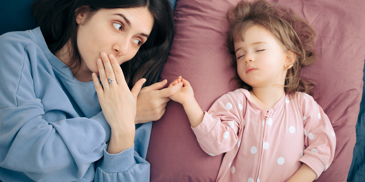 ¿Cómo puedo enseñar a mi hijo a dormir solo?